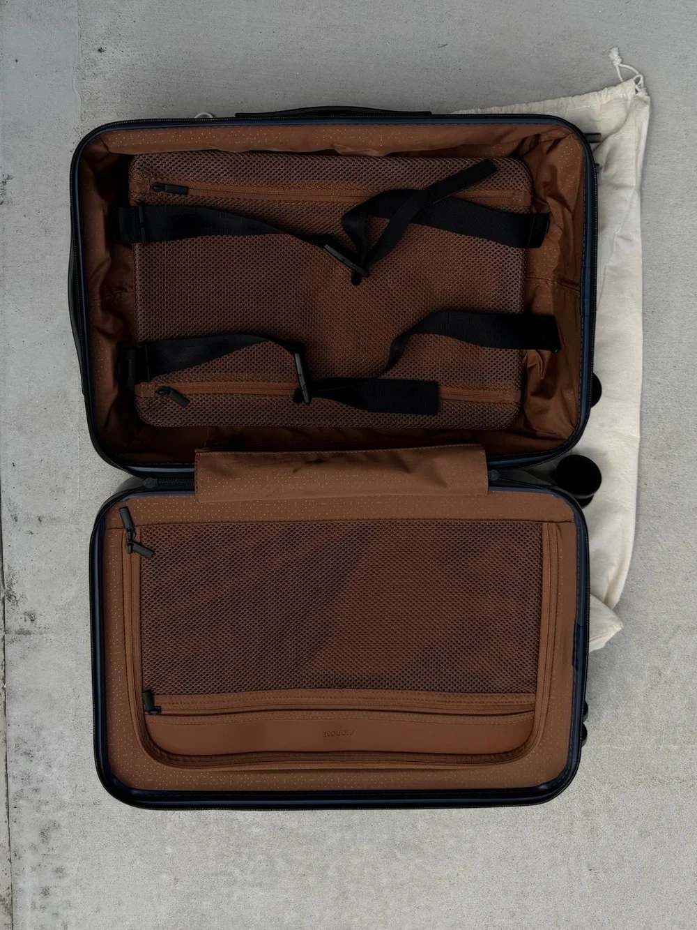 Lightweight Blue Spinner Carry-On with Organized Interior